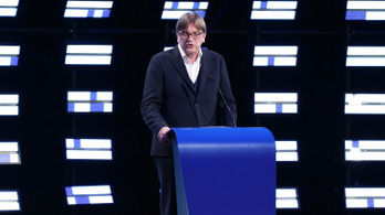 Guy Verhofstadt összetévesztette a Kutyapárt és a kormány bombás plakátjait