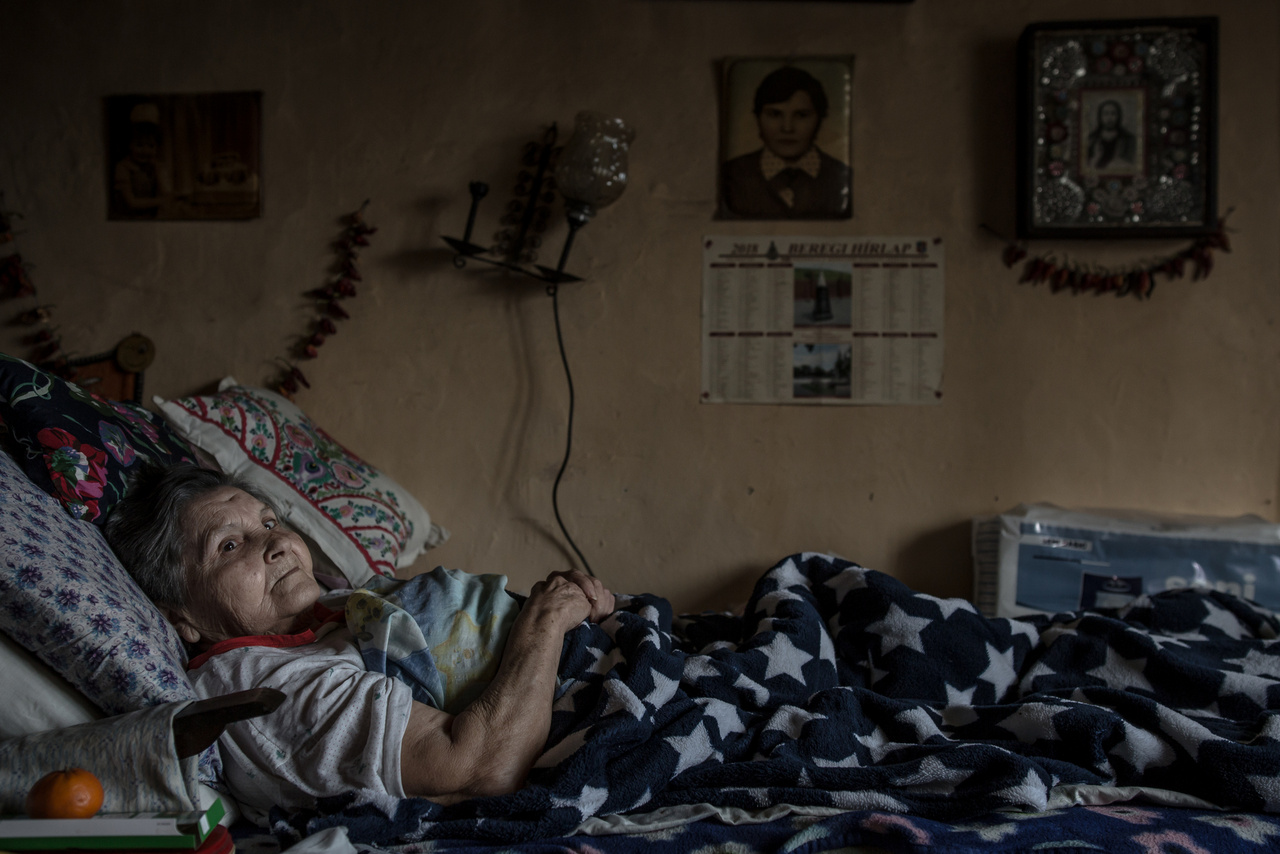 Eliz néni nagybégányi otthonában 2022 márciusában. Az idős asszony tavaly augusztusban combnyaktörést szenvedett, azóta ágyhoz kötött
