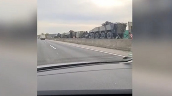 Tankokkal és harci járművekkel teli, Magyarország felé tartó NATO-konvojt videóztak Ausztriában
