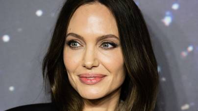 Tragikus sorsú, Oscar-díjas énekesnőt alakít Angelina Jolie a következő filmjében
