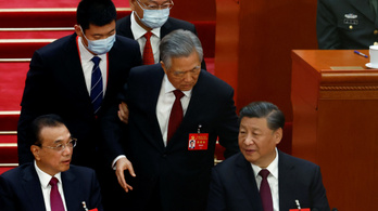 Kirángatták Kína korábbi elnökét a pártkongresszusról