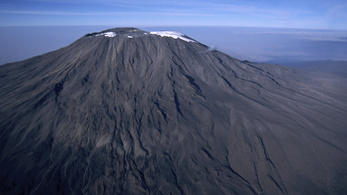 Két év után ismét lángol a Kilimandzsáró