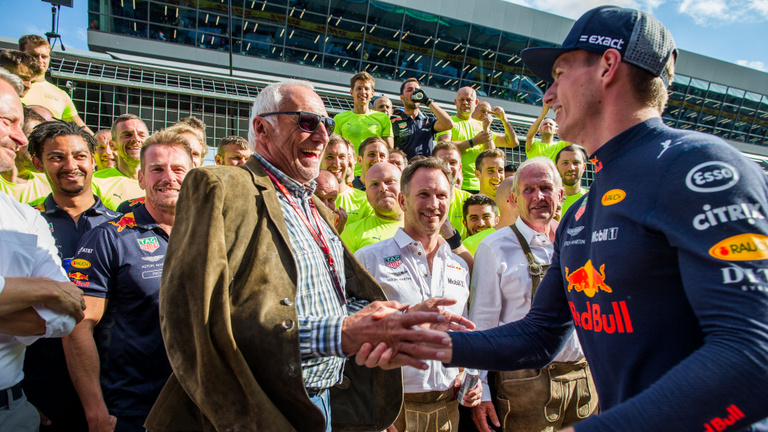 Az ember, aki nélkül Max Verstappen sehol sem lenne – így emlékeznek a Red Bull tulajdonosára