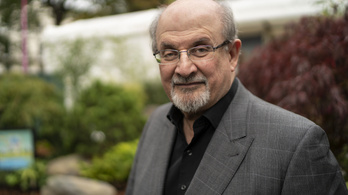 Salman Rushdie fél szemére elvesztette a látását, miközben a szólásszabadságról beszélt