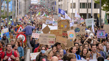 Tízezrek tüntettek a klímaváltozás ellen