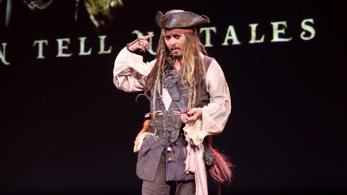 Johnny Depp újra Jack Sparrow bőrébe bújt