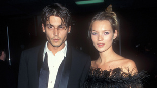 Kate Moss bevallotta: ajándékát Johnny Depp alfeléből kellett kibányásznia