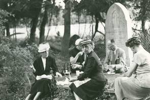 Tömegek jártak temetőkbe piknikezni – Furcsa hobbik a 19. századból