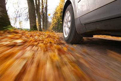 Büntetés és komoly baj is lehet belőle, ha erre nem figyelsz ősszel vezetés közben