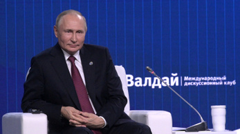 Vlagyimir Putyin csak mosolygott, amikor az atomháborúról kérdezték