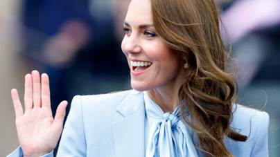 Ezt üzeni Kate Middleton öltözködésével: II. Erzsébet vagy Diana a minta?