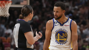 NBA: Hiába Curry tripla-duplája, kikapott a címvédő Warriors