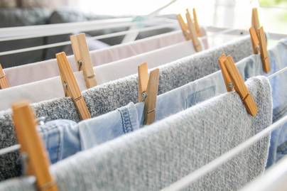 4 trükk, hogy gyorsan megszáradjanak a ruhák a lakásban télen - Az sem mindegy, hogy teregetsz