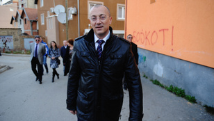 A koszovói szerbek kivonulnak a parlamentből a rendszámtáblacsere miatt