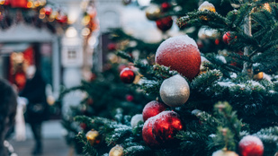 Ezen a magyar településen már áll a város karácsonyfája