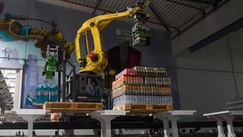 Robotok végzik a gyártást a Coca-Cola dunaharaszti üzemében