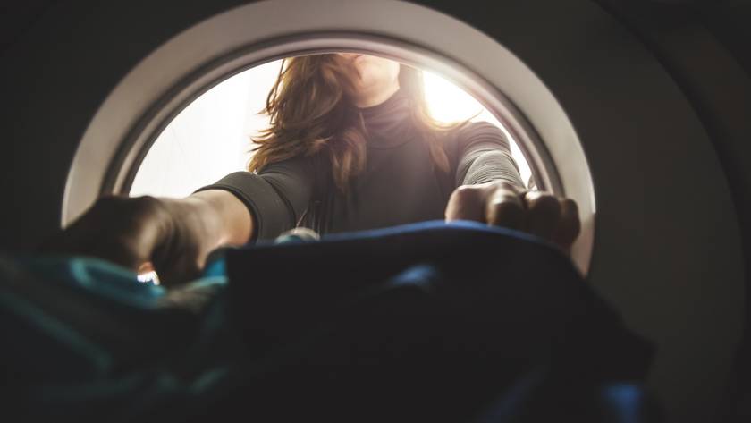 Így lyukasztja ki a ruhád a mosógép: ezzel előzheted meg