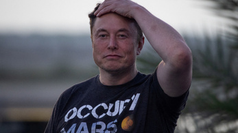 Elon Musk közel négymilliárd dollár értékben adott el Tesla-részvényeket