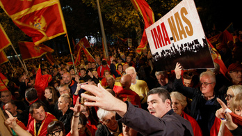 Több ezren tüntettek az államfő jogköreit szűkítő törvény ellen Montenegróban