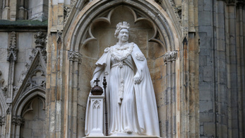 Elkészült II. Erzsébet első szobra