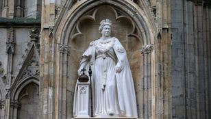 Elkészült II. Erzsébet első szobra