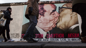 A diktátor, aki irányította a berlini fal építését, de meg kellett érnie a lebontását is