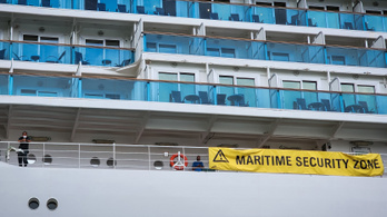 Koronavírusos betegekkel teli nyaralóhajó horgonyoz Sydney-ben
