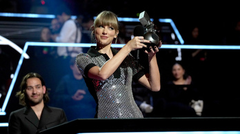 Taylor Swift tarolt az MTV EMA-gálán
