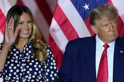Az 52 éves Melania Trump pöttyös-hófehér szettje mindent vitt: ilyen csinos volt férje nagy bejelentésén