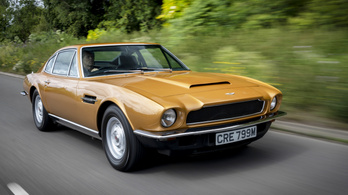 Immár 50 éve rendeznénk jelenetet az Aston Martin láncdohányos Mustangjával