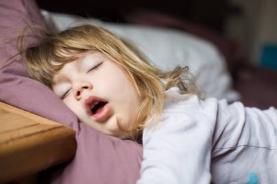 Baj, ha horkol a gyerek? A fül-orr-gégész szerint ilyenkor kell komolyan venni