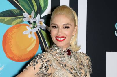 Az 53 éves Gwen Stefani csillogó miniruhába bújt: íme az énekesnő legdögösebb szettjei
