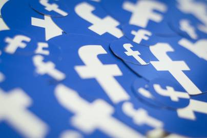Nagy változás jön a Facebooknál: ezek a személyes adatok tűnnek el a profilodról