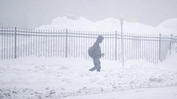 Két ember halálát okozta a New York-i havazás