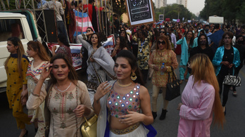 Tüntetés Pakisztánban, transzneműek százai vonultak utcára