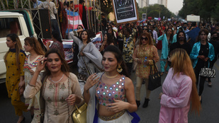 Tüntetés Pakisztánban, transzneműek százai vonultak utcára