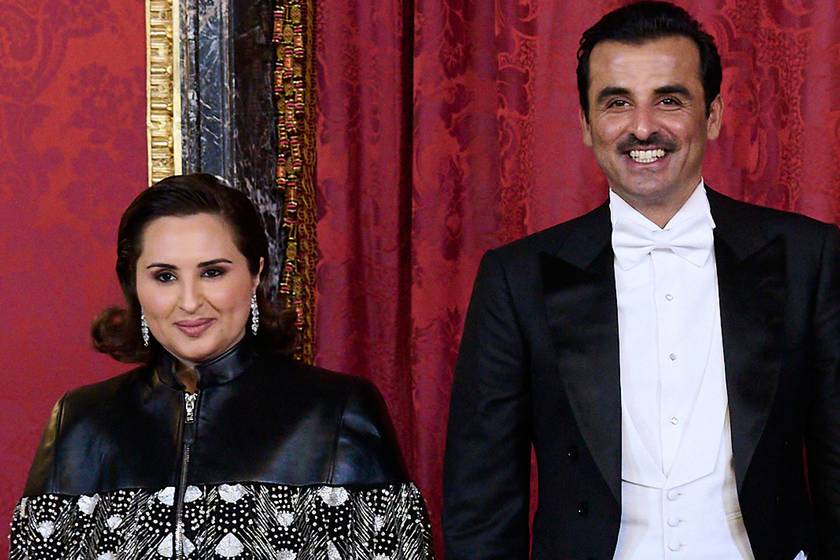 Fotókon a katari királyi család házaspárja: Tamím emírnek nem Dzsavahír az egyetlen felesége