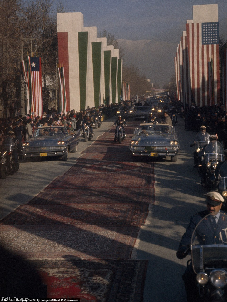 1960, Teherán, Eisenhower konvoja