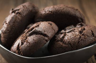 Roppanós csokis keksz seperc alatt: csupa csoki nasi a szürke napokra