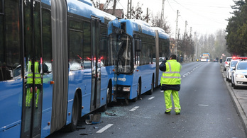A balesetező busz sofőrje: csoda, hogy élve szálltam ki!