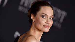 Angelina Jolie még egy egyszerű lesifotón is tündököl