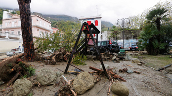 Földcsuszamlás volt Nápoly közelében, többen eltűntek