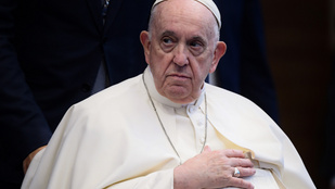 Rögzítették Ferenc pápa telefonhívását, milliókat utalt az al-Kaidának a Vatikán