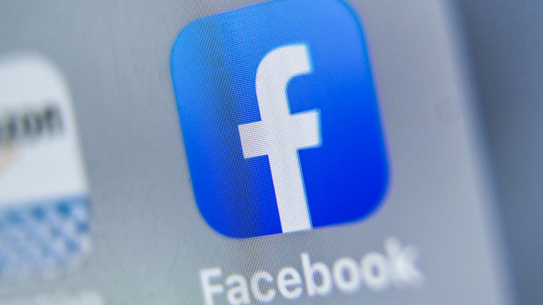 Több száz millió euróra büntette az ír adatvédelmi biztos a Facebookot