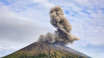 Kitört a salvadori vulkán is