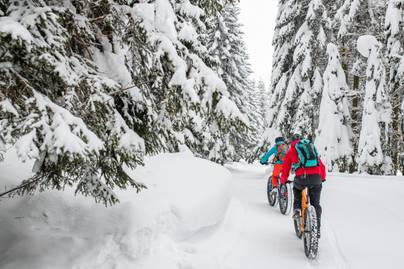 Nem csak az autóra, a kerékpárra is kell téligumi: ezeket a szabályokat tartsd be, ha hidegben biciklizel