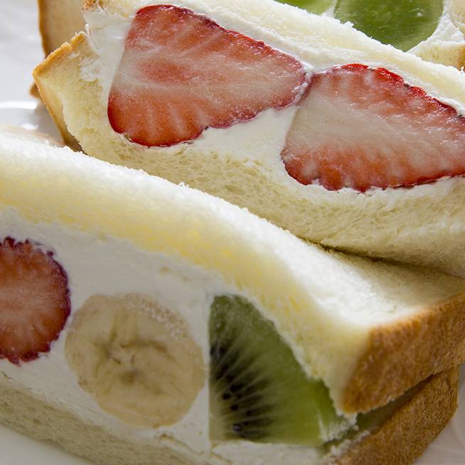 Csodaszép habos-gyümölcsös szendvics: a japán finomságot imádni fogod