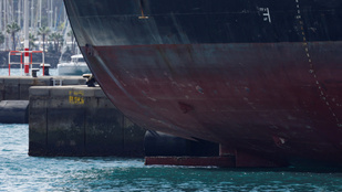 Három férfi tizenegy napot élt túl egy tankerhajó kormánylapátján