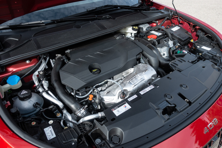 Egységesített hibridrendszer á la Peugeot: 1,6 literes benzinmotor, 81 kW-os elektromotor, nyolcfokozatú automataváltó a gépháztető alatt 