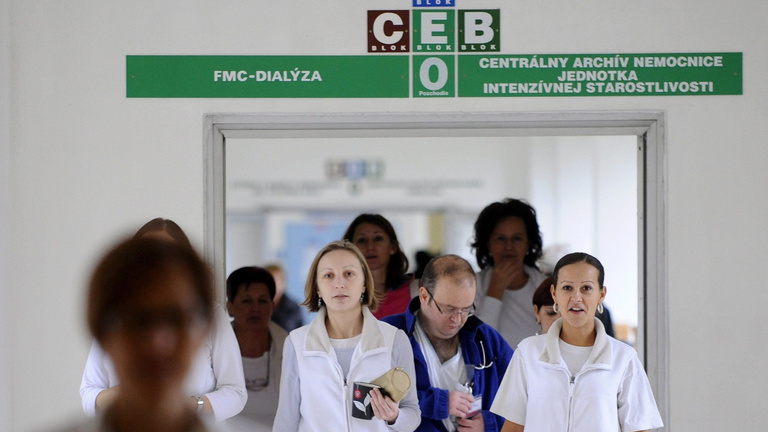 Fellélegezhetnek az orvosok Szlovákiában